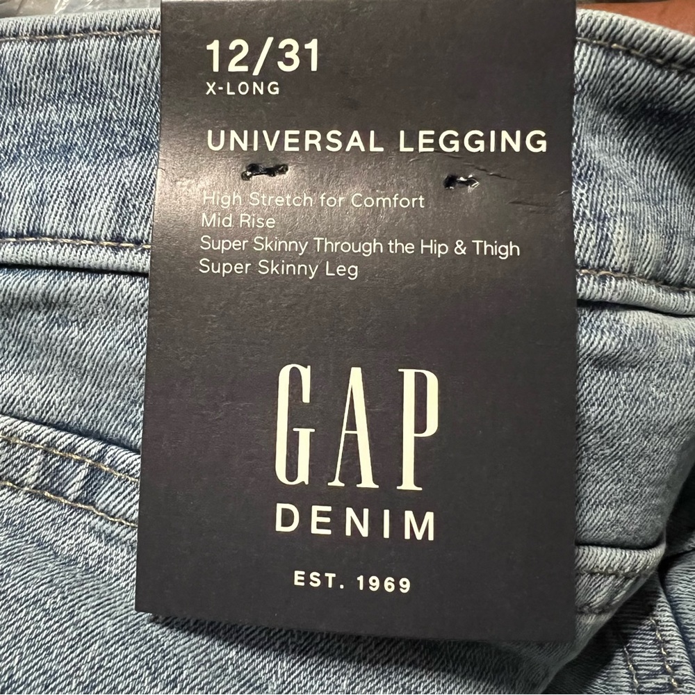 NWT Gap Mid Rise Destructed Universal Legging with Wellwash, size 12/31 X-Long - Picture 6 of 6